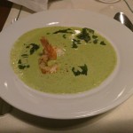 Frankfurter grüne Soße als Suppe mit Garnelen im Steigenberger Frankfurt Langen