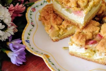 Saftiger Rhabarber Quarkkuchen