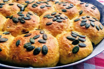 Kürbisbrötchen mit Parmesan & Speck als Brötchensonne