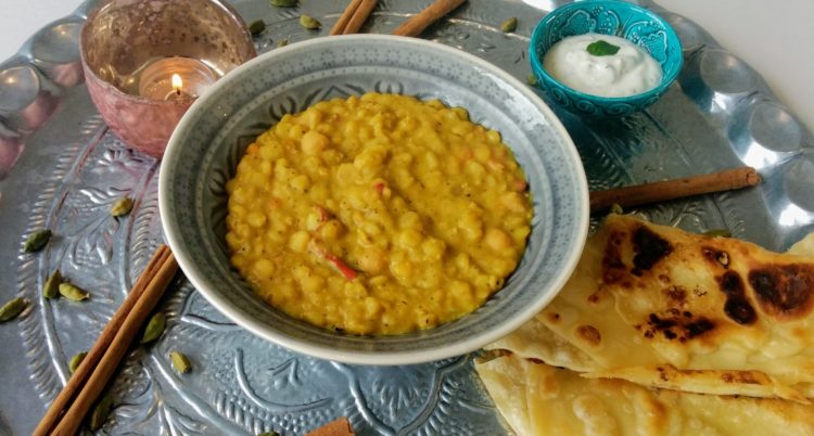 Keoti Dal - gemischtes Dal mit selbgemachtem Roti