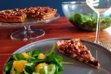 Mangold-Birnen-Gorgonzola Quiche mit Bacon-Walnuss Crunch