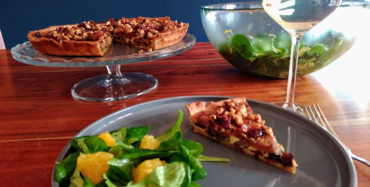 Mangold-Birnen-Gorgonzola Quiche mit Bacon-Walnuss Crunch