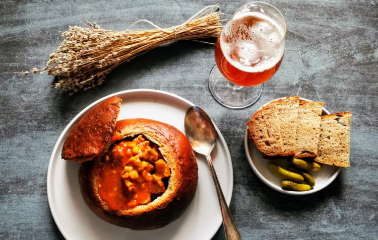 Zabijačkový guláš - Tschechisches Schlachtgulasch