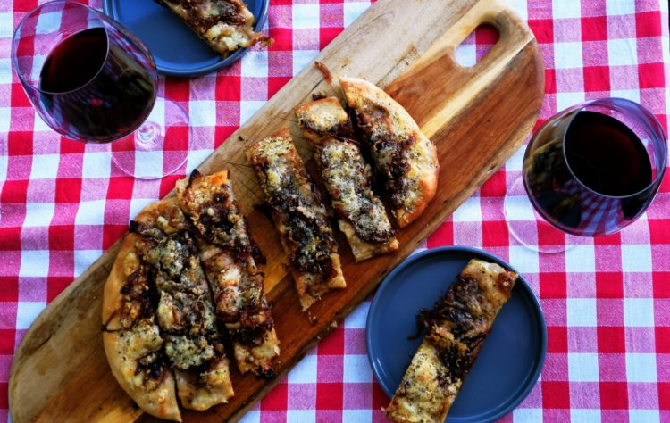 Argentinische Fugazzeta - der Pizza - Focaccia - Zwiebelkuchen Mix