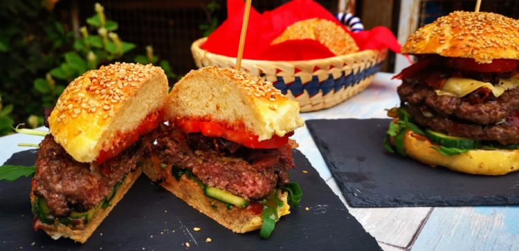 BBQ Burger vom Grill