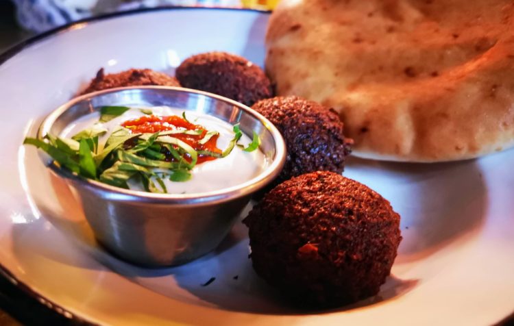 Restaurant NENI Hamburg Falafel