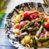 Pasta mit Erdbeeren und grünem Spargel