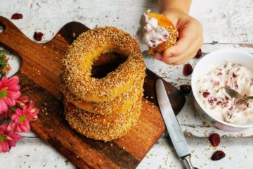 Montreal Bagels - mit Cranberry-Ahornsirup-Dip