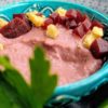 Rote Bete Hummus mit Walnüssen