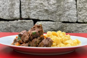Rindsvoressen Schweizer Gulasch Gericht