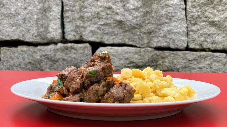 Rindsvoressen Schweizer Gulasch Gericht
