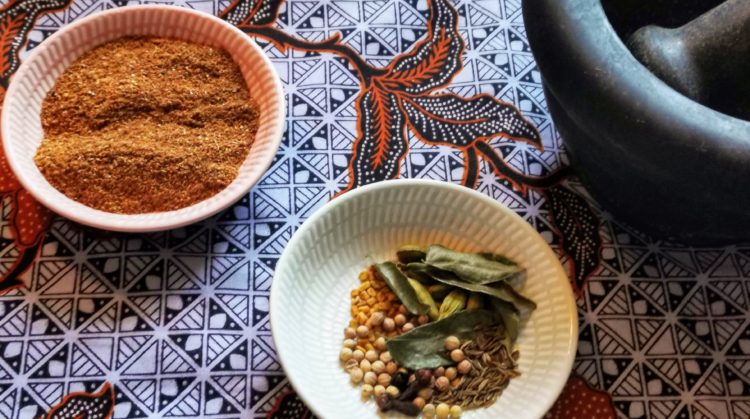 Selbstgemachtes Garam Masala - die indische Gewürzmischung