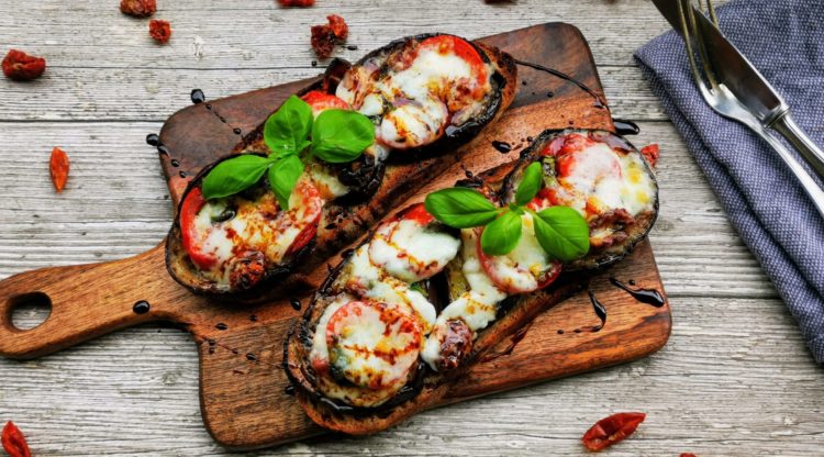 Auberginen Stulle mit Büffelmozzarella Header