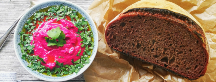 Rote Beete Hummus mit Koriander