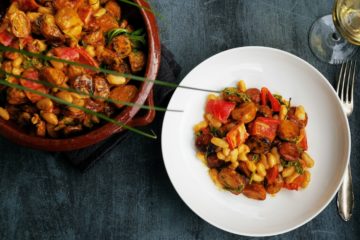 Spanischer Röstkartoffel-Salat mit Chorizo und weißen Bohnen