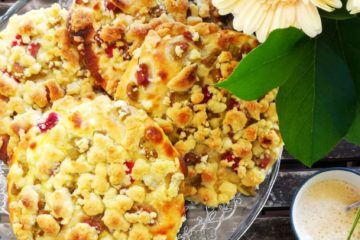 Rharbarbar Streusel Schnecken