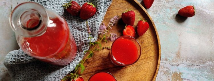 Selbstgemachter Erdbeerlimes - haltbar mit ordentlich Bums-mit-flasche