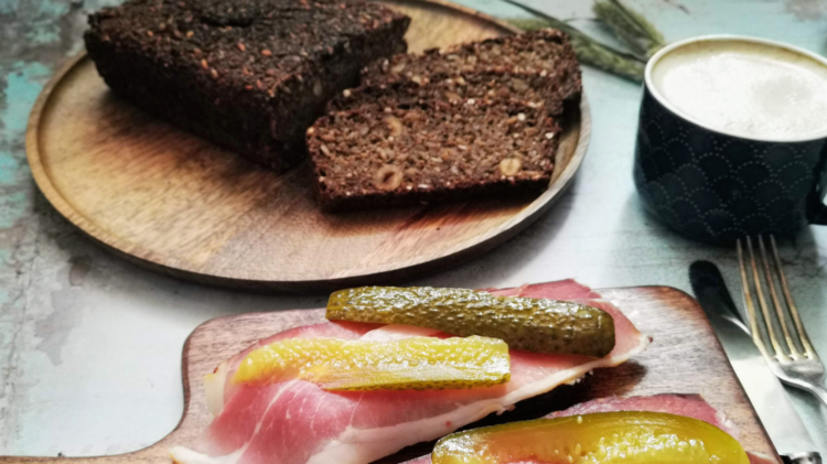 Sauerteig-Haselnussbrot zum Tag des Butterbrotes-brot
