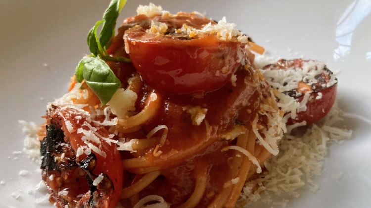 Spaghettoni alla Cracco - Nudeln in Tomatensoße vom Sternekoch