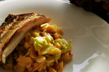 Zanderfilet auf Apfel-Spitzkohlgemuese - Herbst