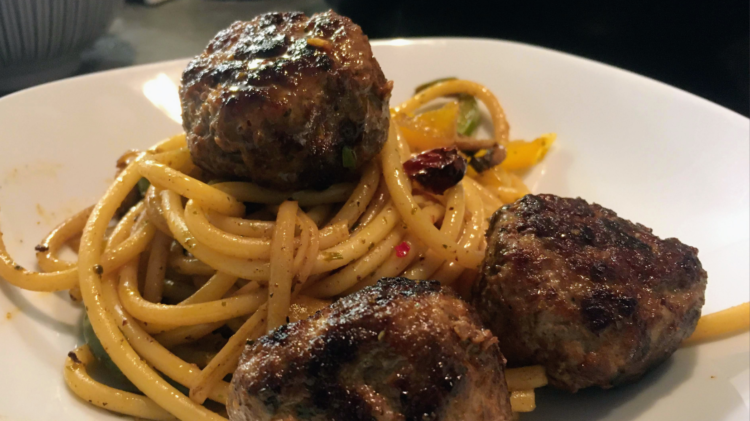 Bucatini con Polpettoni - Pasta mit Fleischbällchen