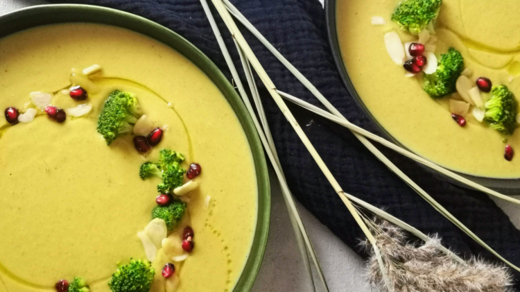 Rezept für Brokkoli-Creme-Suppe mit Mandeln