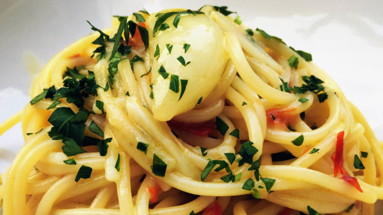 Spaghetti Aglio Intero Olio e Peperoncino