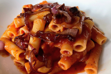 Ziti Tagliati all Amatriciana di Modena - Nudeln mit Speck und Zwiebeln in Tomatensauce