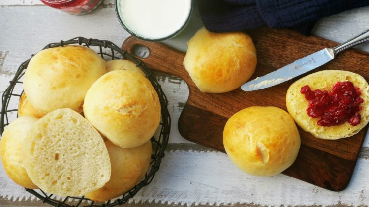 Einfache Milchbrötchen aus süßem Sauerteig