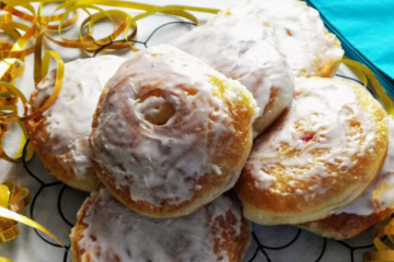 Berliner mit Himbeer-Johannisbeeren Fuellung für Silvester und Neujahr-header