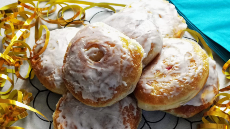 Berliner mit Himbeer-Johannisbeeren Fuellung für Silvester und Neujahr-header