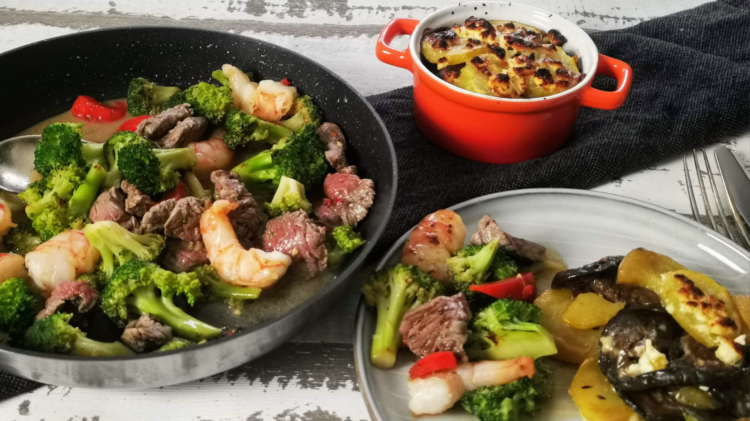 Brokkoli-Pfanne mit Garnelen und Rind mit einem Antipasti-Kartoffelgratin - leckere Raclette-Resteküche