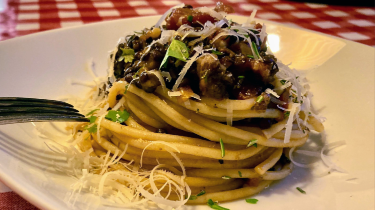 Pintererst - Spaghettoni di Gragnano al Ragu di Lenticchie - Pasta mit Linsen