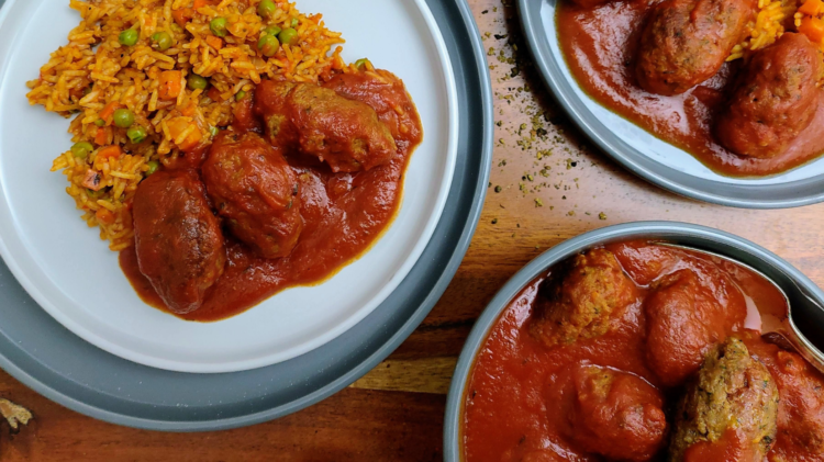 Serbische Cevapcici in Tomatensosse -v2