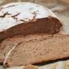 Hausbrot mit 100- Roggen - ein tolles Sauerteigbrot-anschnitt