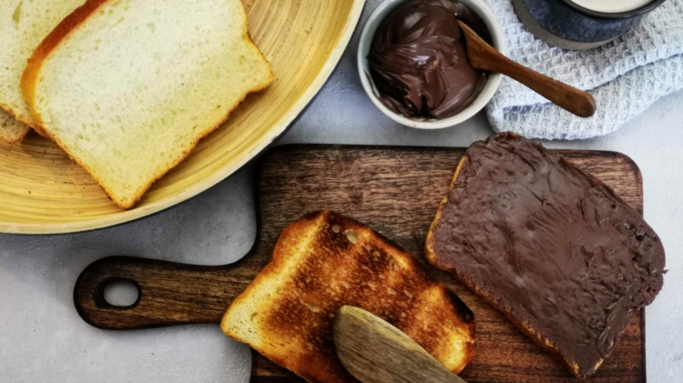 Super softes Buttertoast mit süßem Sauerteig-getoastet
