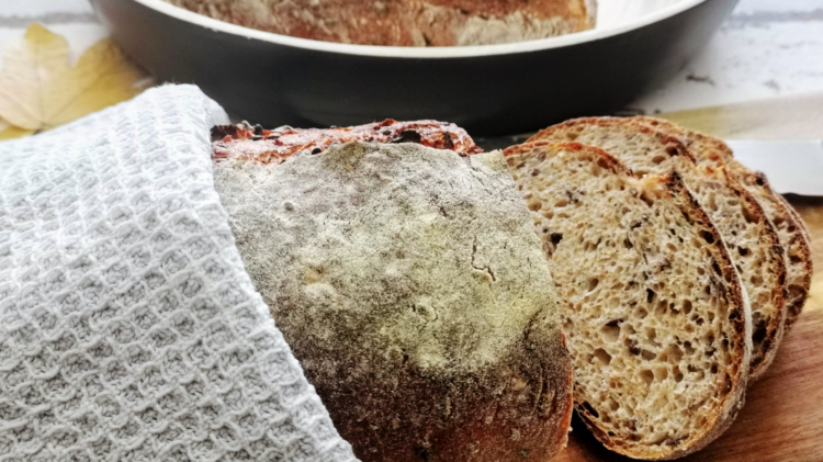 Dreikornbrot mit Leinsamen - Brot des Jahres 2021 der Innungsbaecker